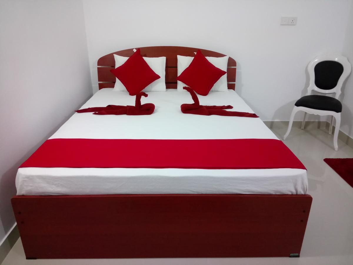 Oasis Beach Hotel Negombo Exterior foto