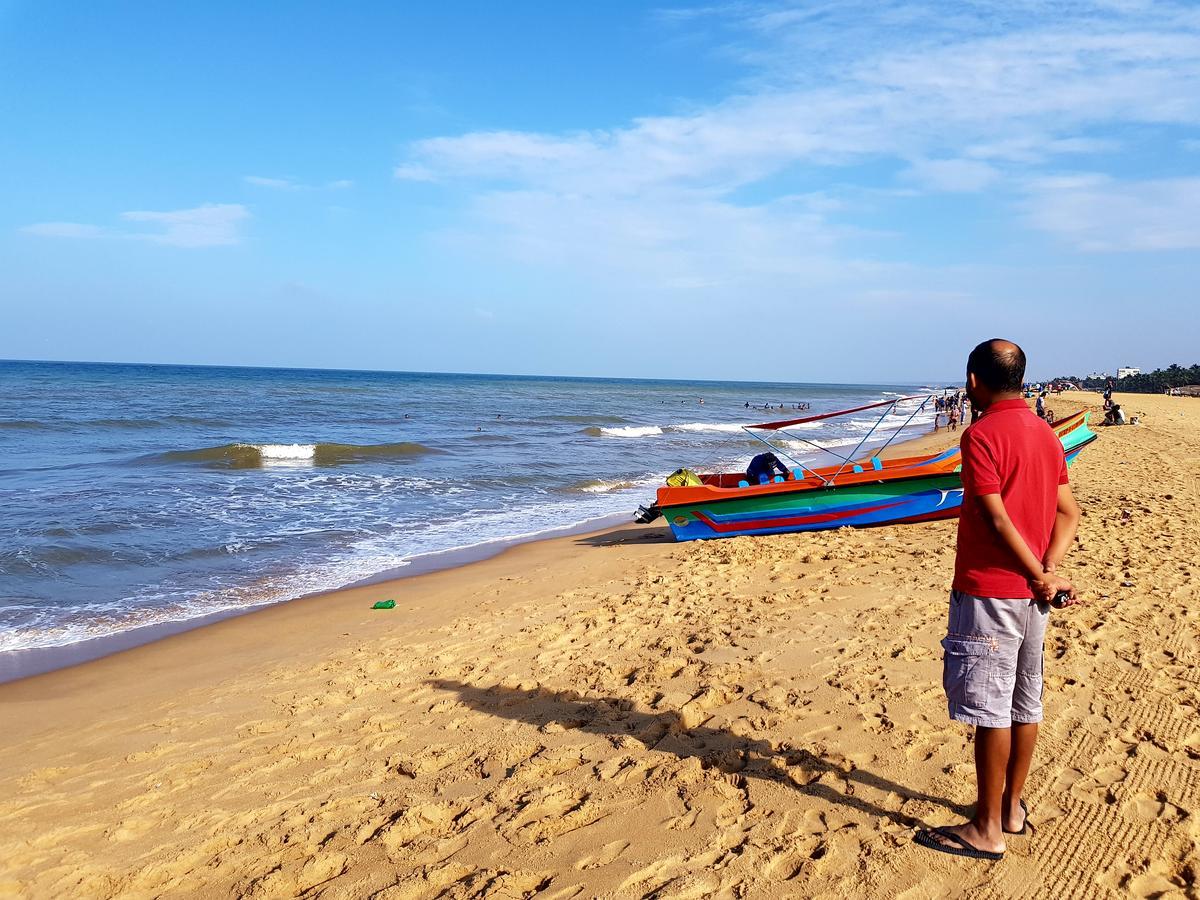 Oasis Beach Hotel Negombo Exterior foto