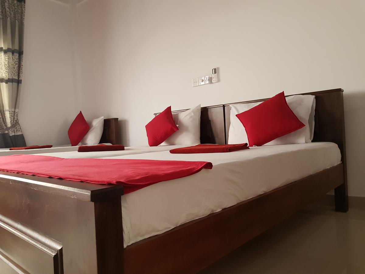 Oasis Beach Hotel Negombo Exterior foto