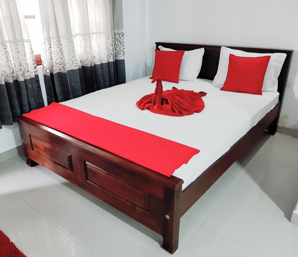 Oasis Beach Hotel Negombo Exterior foto