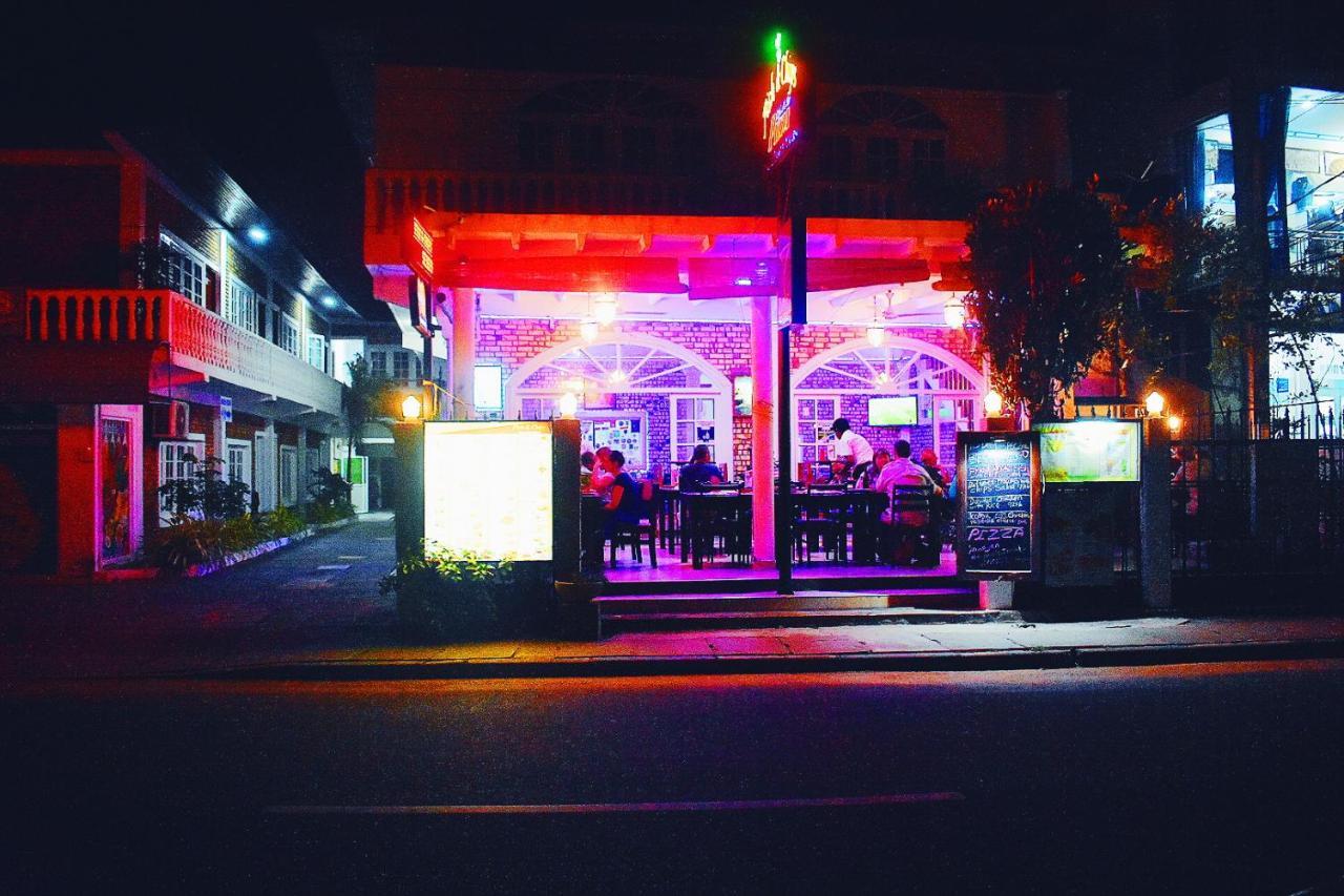 Oasis Beach Hotel Negombo Exterior foto